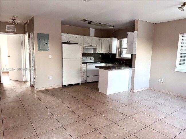 Photo - 14140 NE 2nd Ct Unit 4