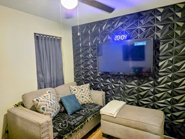Photo - 5306 N 15th Dr