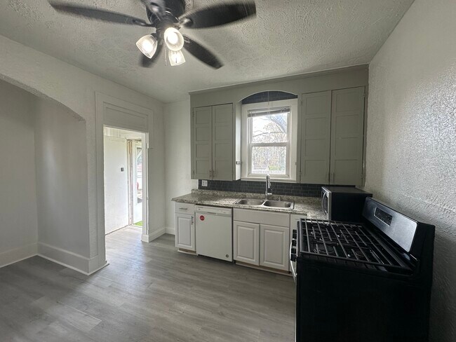 Kitchen - 2037 Floral Ave