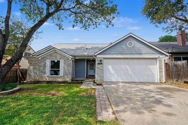 Building Photo - Great Home Near Randolph AFB - Realtor Com...