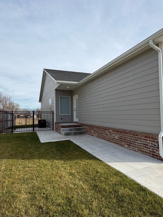 Photo - 1128 N Joye St