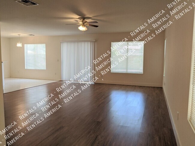 Photo - 895 E Lakeview Dr