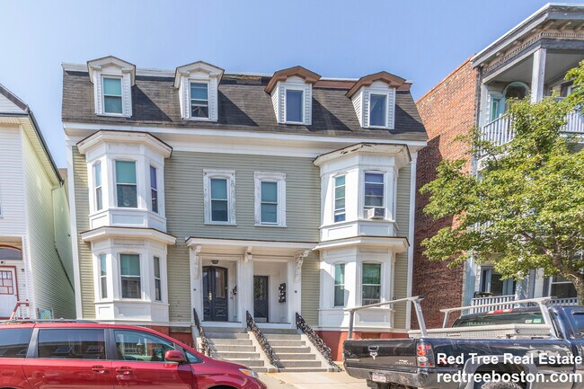 Building Photo - 28 Monmouth St Unit 3