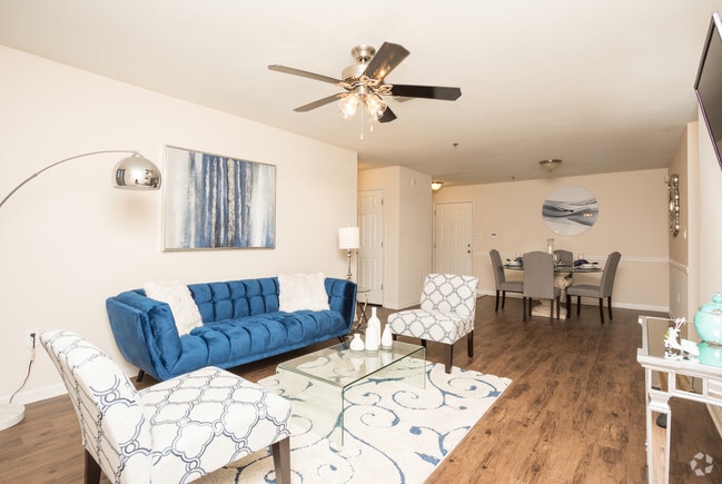2BR, 2BA - 1,185 SF