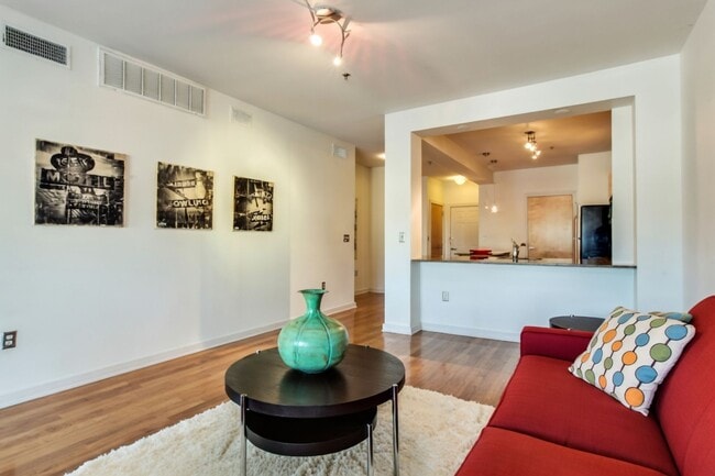 Photo - Beautiful 3 Bedroom Condo in Midtown