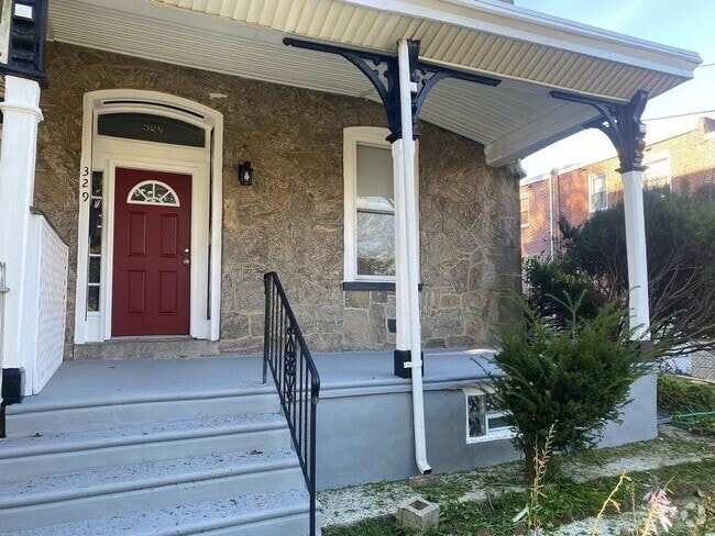 Building Photo - 329 E Walnut Ln Rental