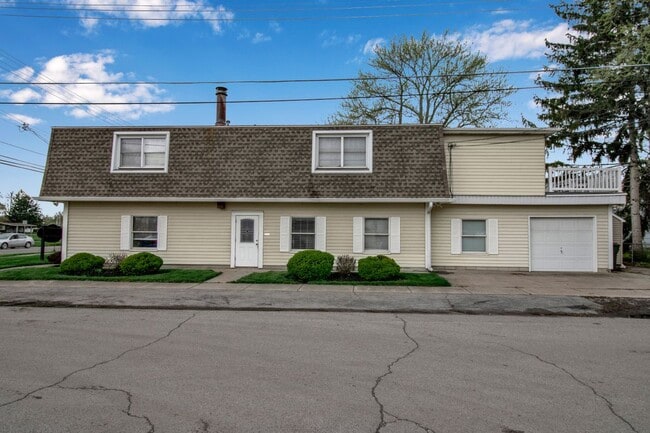 Building Photo - 825 Payne Ave Unit B