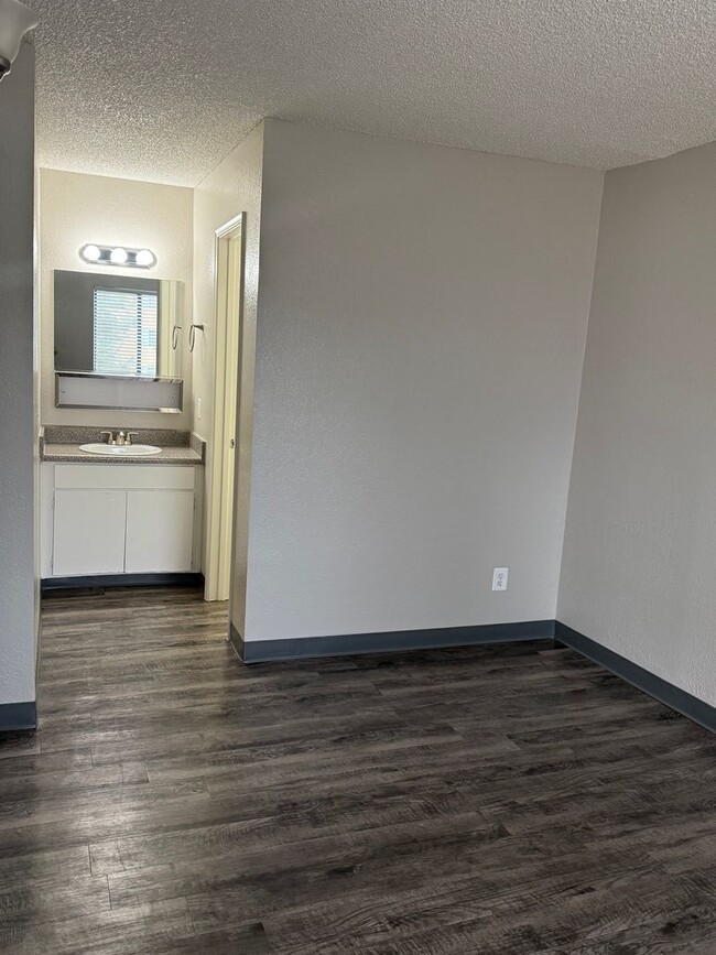 Photo - **MOVE IN SPECIAL**  Come and apply today!! Unidad 256