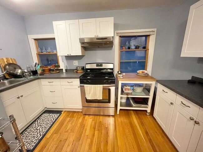 Building Photo - 403 Hector St Unit up