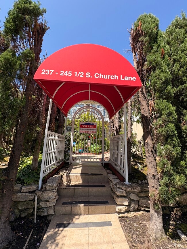 Entrada del edificio - 243 1/2 S Church Ln Unidad 243 1/2