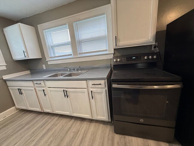 Photo - For Rent: 1203 S Shipley! Spacious 2 Bedroom Home! - New Appliances, Washer & Dryer Hookups inclu...
