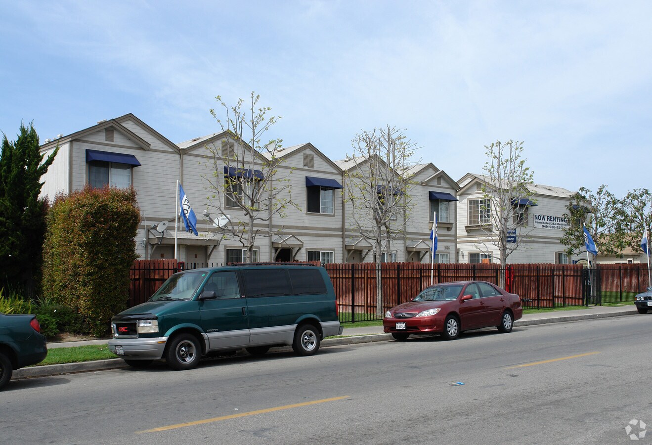 1981 - 1985 Pomona Ave - Pomona Townhouse Apartments