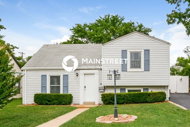 Photo - 3 Bedroom Pet-Friendly Home in St. Louis, MO with Main Street Renewal