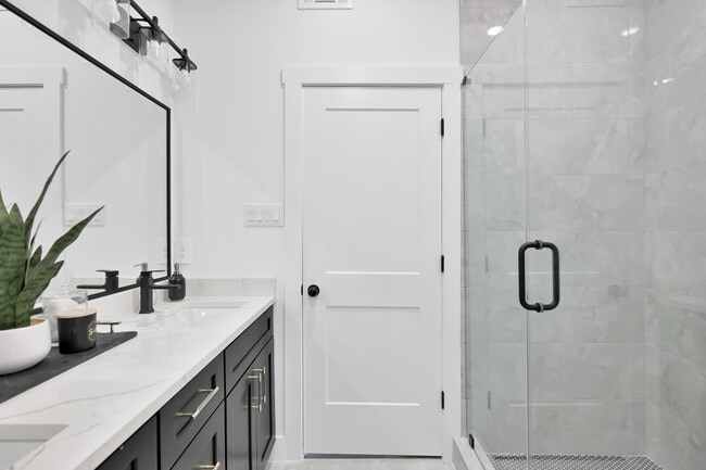 Building Photo - 8017 Cora St