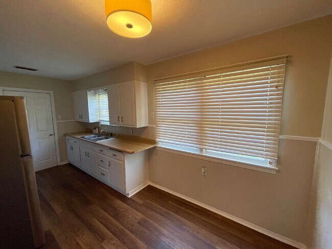 Photo - BEAUTIFUL HOUSE NEAR MEDICAL AND TTU