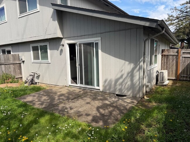 Photo - Updated 2 bedroom 1.5 bathroom duplex!