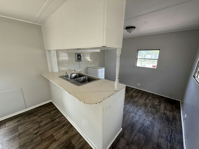 Building Photo - 130 S Suncoast Blvd Rental