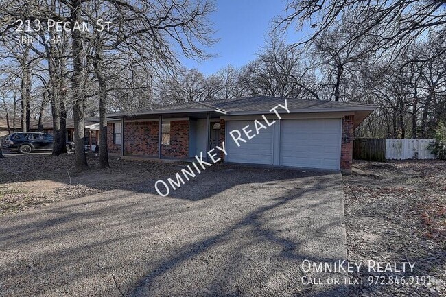 Building Photo - 213 Pecan St Rental