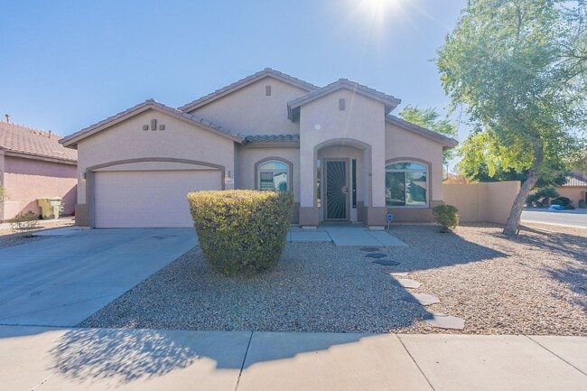 Photo - 4-Bedroom Pool Home Minutes from Arrowhead Shopping & Dining