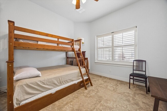 Photo - 2128 Harold St