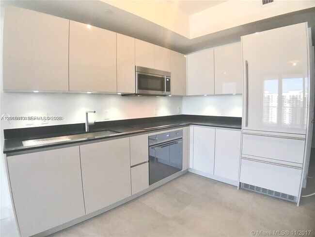 Photo - 1010 Brickell Ave Unit 2810