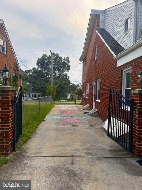 Photo - 7213 Adelphi Rd