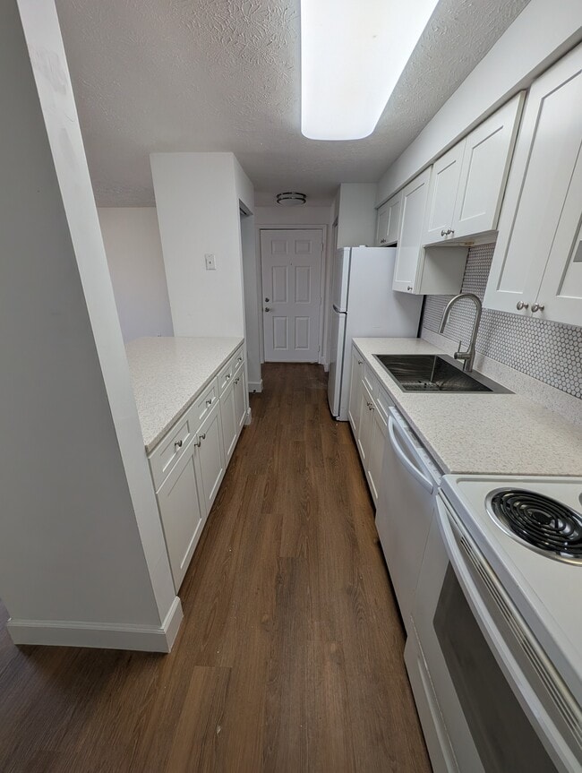 Kitchen - 19609 Gunners Branch Rd Unit M