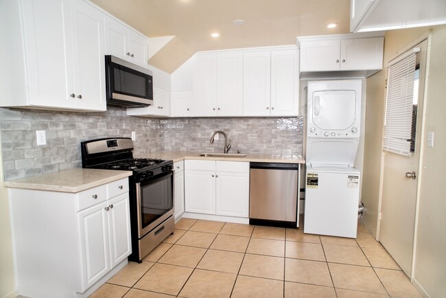 Photo - 17151 Roscoe Blvd