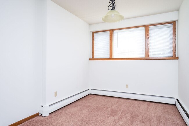 Photo - Rose Mall Apartments