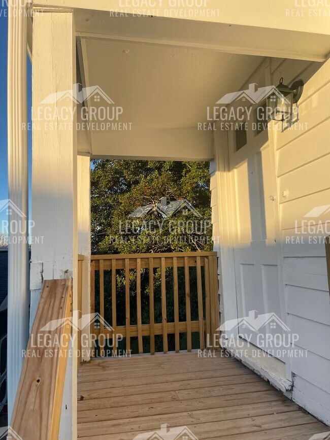 Photo - 2216 Mt Vernon Ave Unit Apartment A - Upstairs