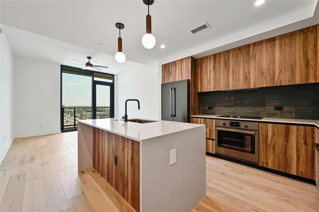 Building Photo - 84 East Ave Unit 1702 Rental