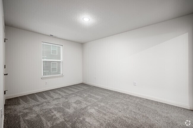 2BR, 2BA - 927SF - Primary Bedroom
