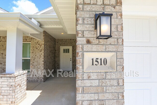 Photo - 1510 Emmerson St House