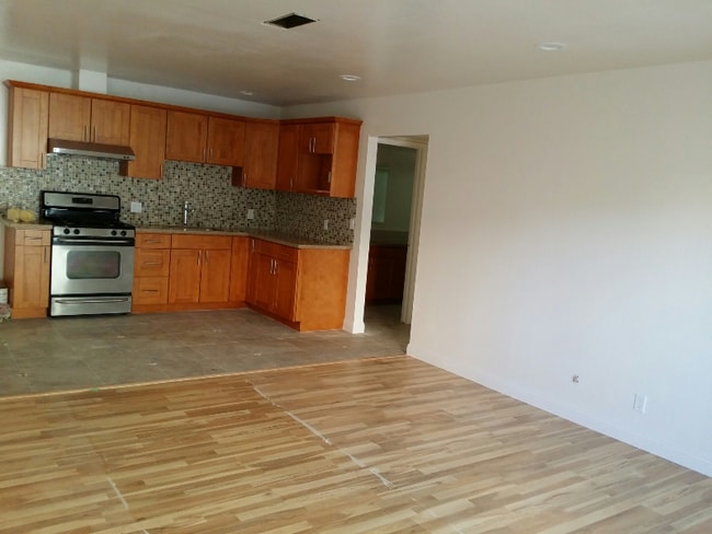 Photo - 242 Dennis Dr