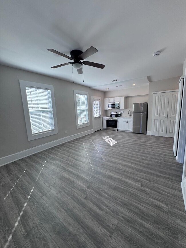 Photo - 300 E 3rd St