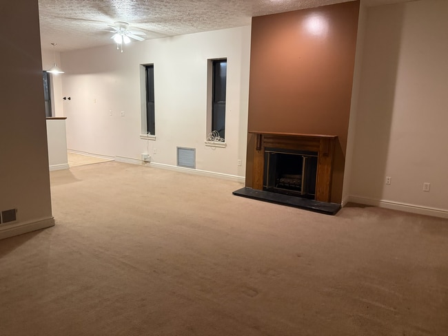 Building Photo - 1304 Liverpool St Unit 3