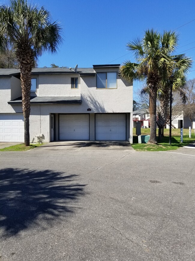 Photo - 1317 Airport Dr Townhome
