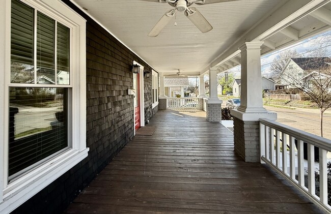 Photo - 107 W Geer St