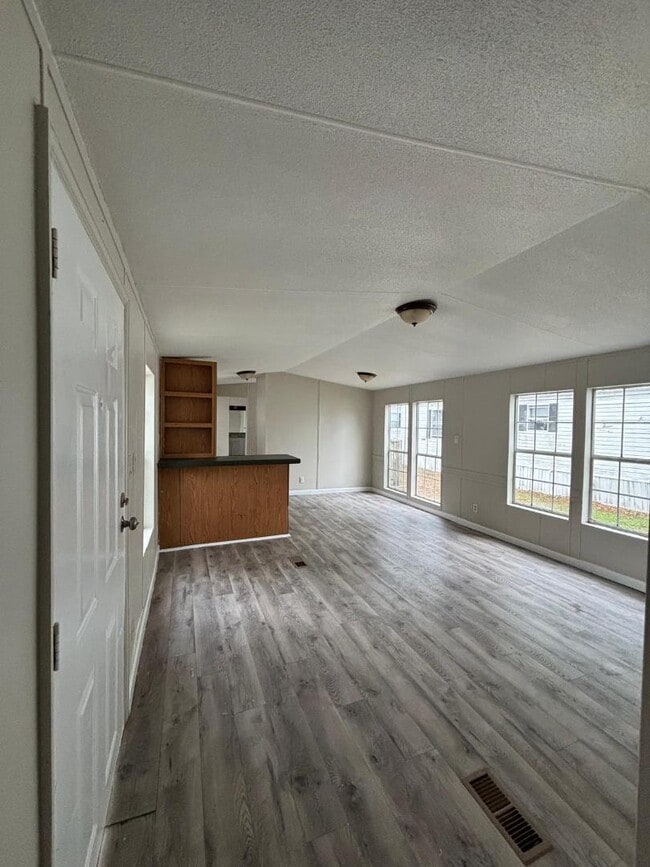 Photo - 307 Marcus crt