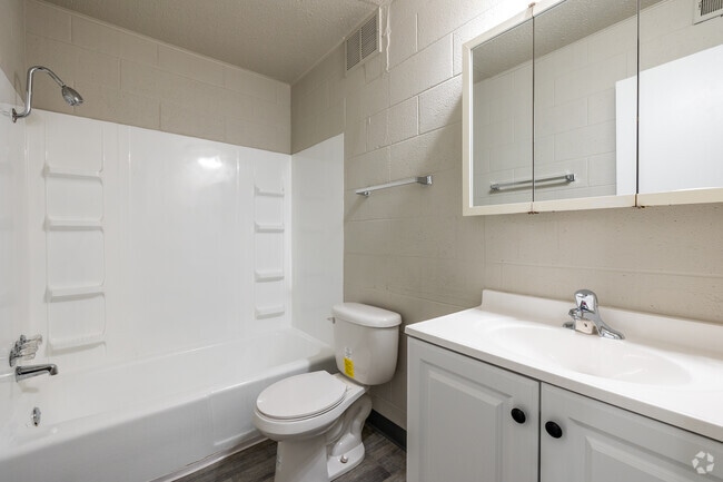 1BR, 1BA - 735SF - Bathroom - West Hills Apartments