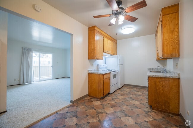 1BR, 1BA - 570SF - Kitchen