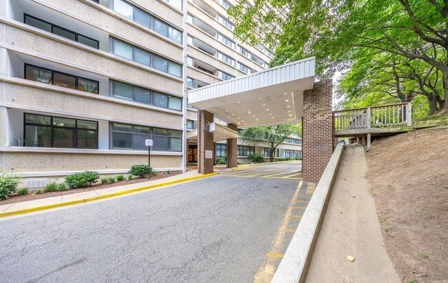 Photo - 5911 Edsall Rd Unit 1104