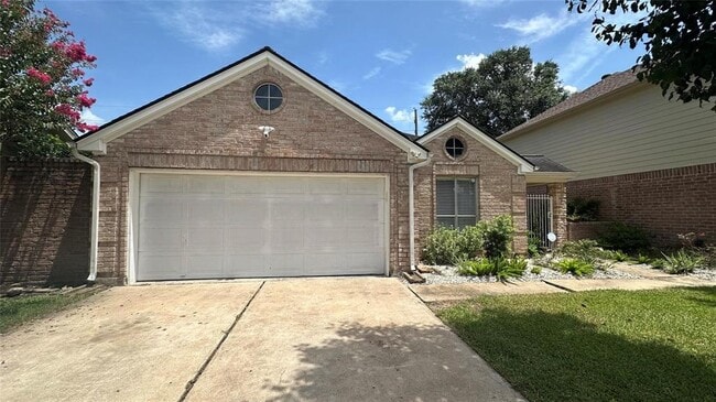 Building Photo - 4626 Green Trail Dr Rental