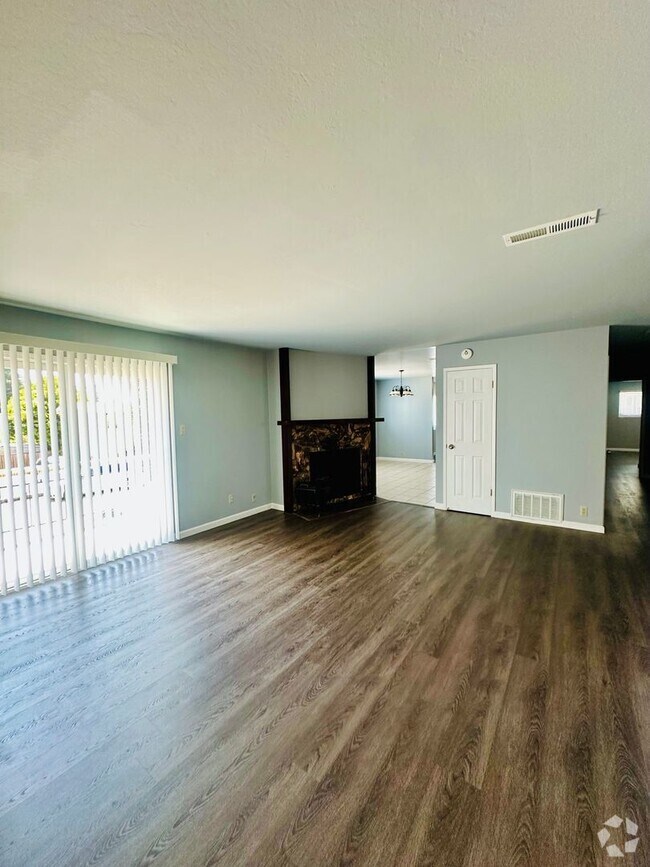 Building Photo - 1141 Park Ave Unit #D Rental