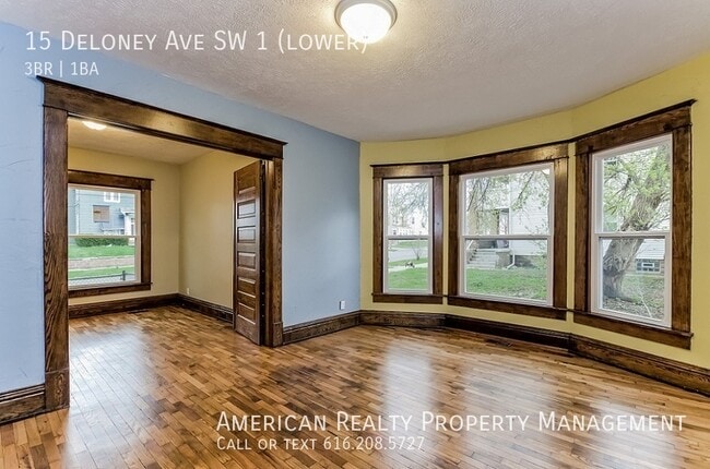 Photo - 15 Deloney Ave SW