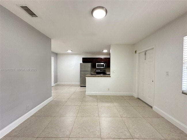 Photo - 2640 NE 8th Ave Unit 13