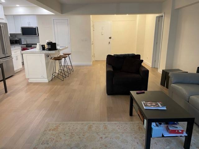 Photo - 100 W 57th St