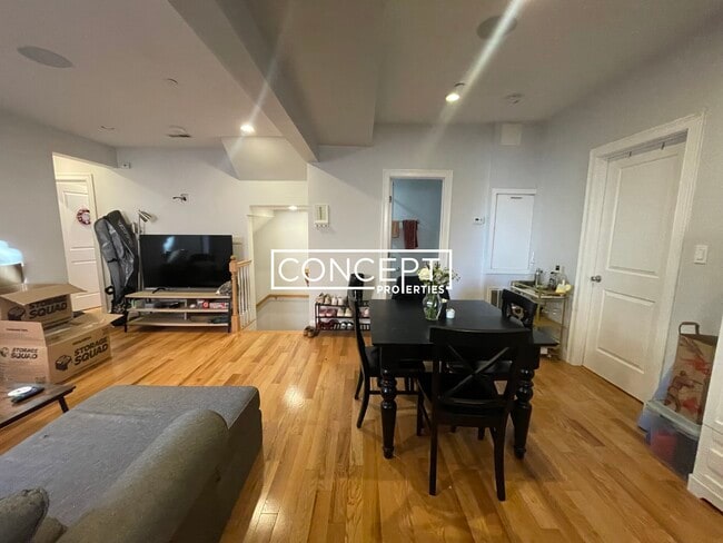 Photo - 721 Parker St