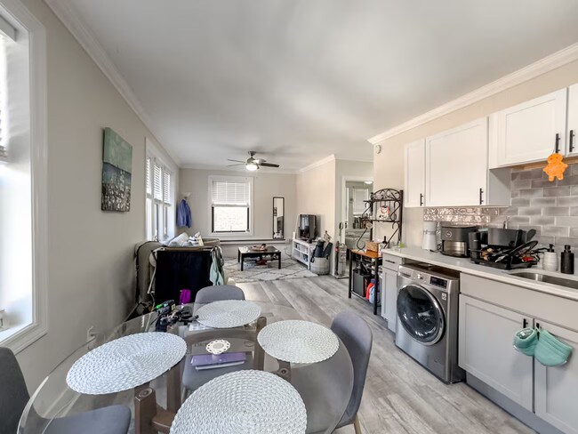 Photo - 837 W Cornelia Ave Unit 2N