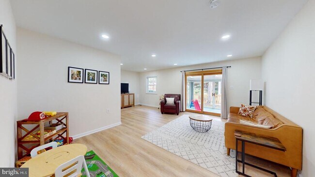 Photo - 5810 Helmsdale Ln